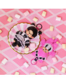 Monchhichi 黑白圍兜粉色女孩掛件